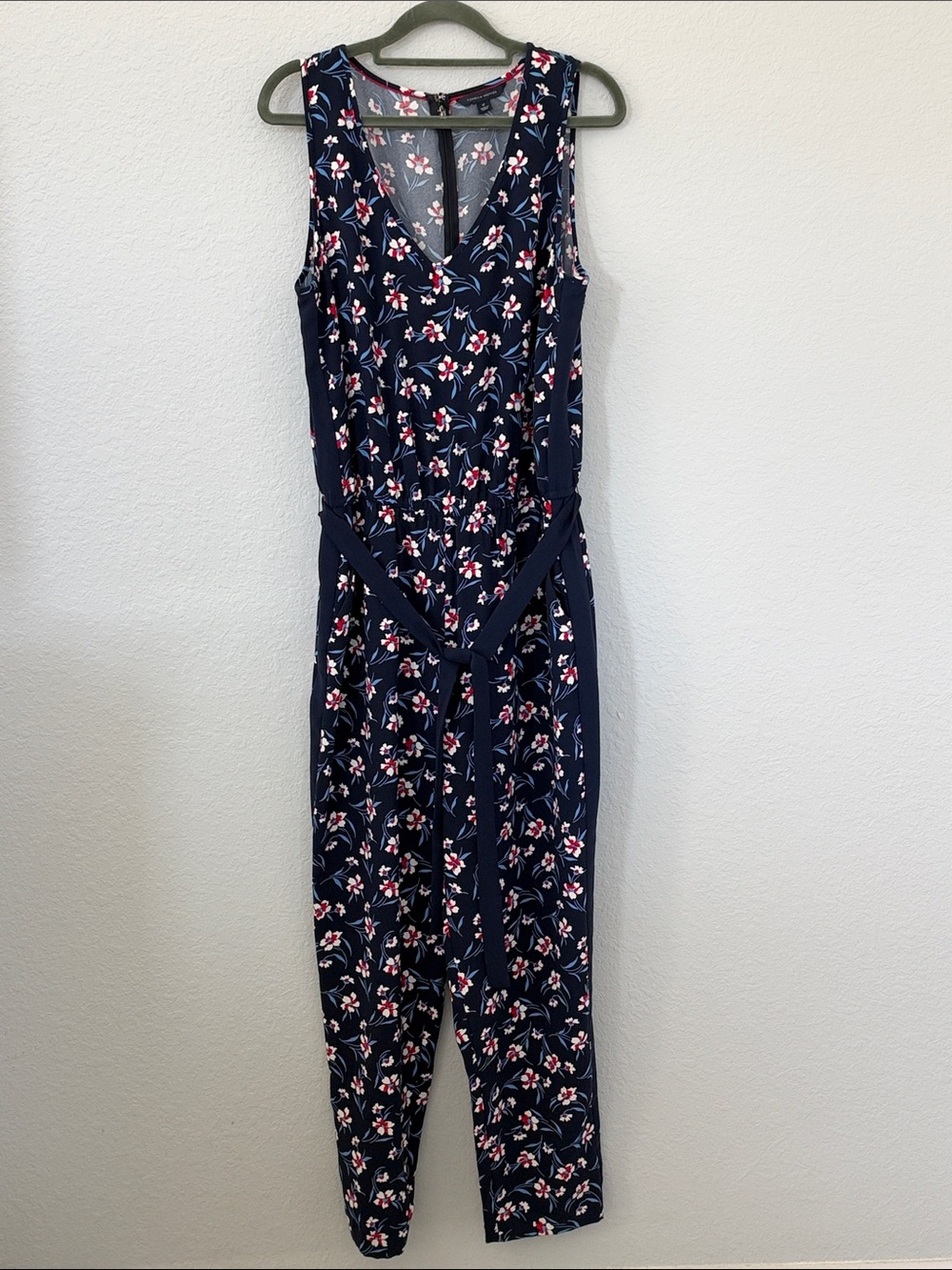 Tommy Hilfiger Women’s Size 12 Navy Floral Sleeveless Belted Jumpsuit